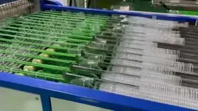 Производство PP-стаканов для воды на термоформовочной машине ATC-75/42