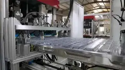 Производство лотков для медицинских средств для инъекций на термоформовочной машине HY-70/80 