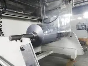 Подача материала с рулона